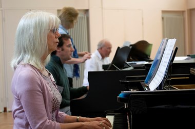 Spontaneous Social Piano for Christmas